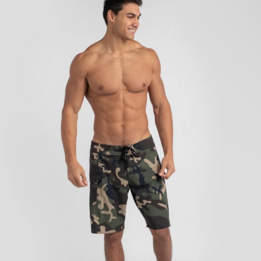 VOLCOM MANIC CAMO BOARD SWIM SHORTS 🌊 NWT